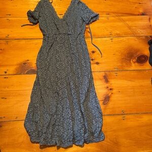Elegant Lace Midi Dress in Gray